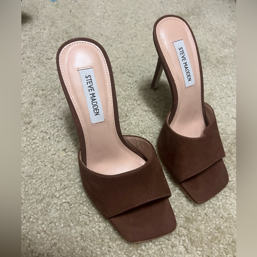 Steve Madden size 6 
Like new - Box not included
Unfortunately, too high for me
